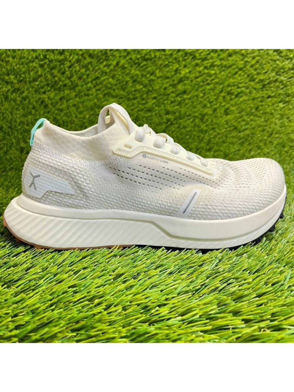 Flux Footwear Adapt Trail Runner White Womens Size 7 Athletic Running Knit Shoes